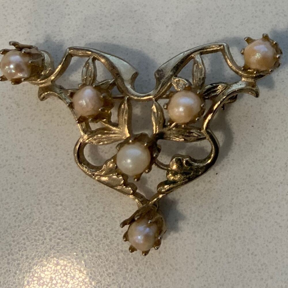 Vintage Pearl Brooch
